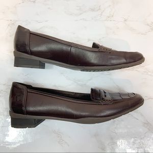 Anne Klein Brown Flats Crocodile Pattern 7.5